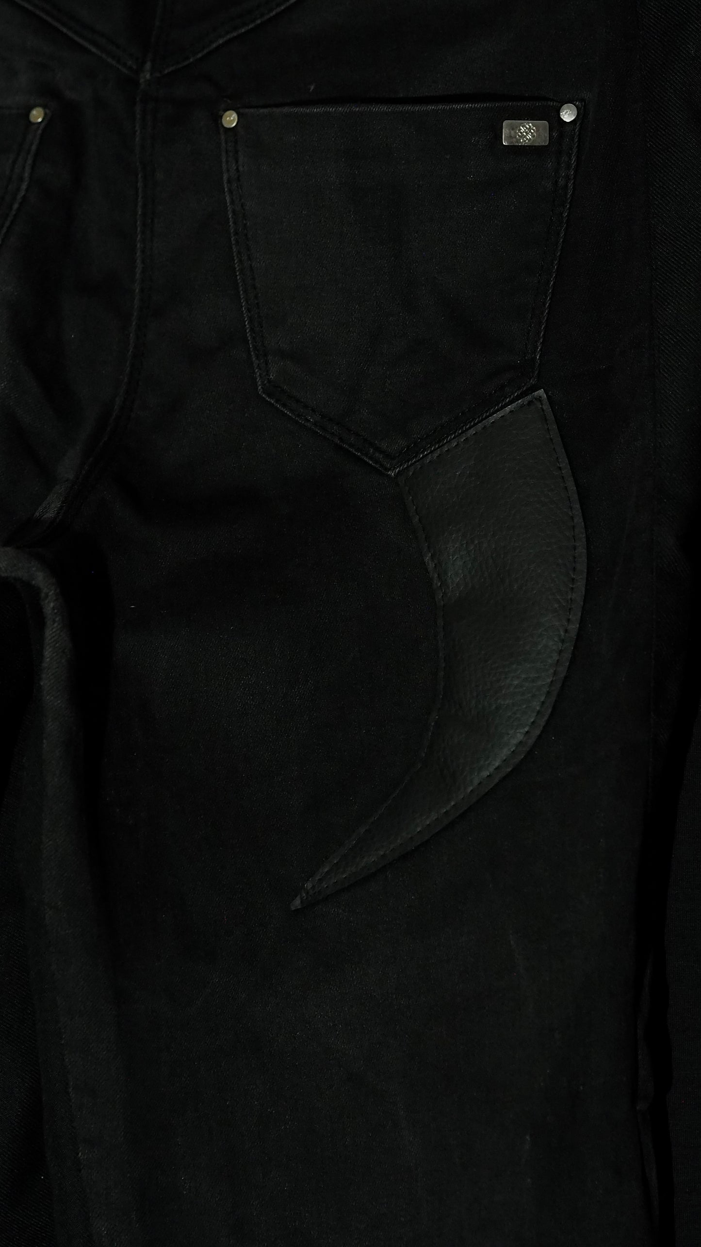 KT black on black